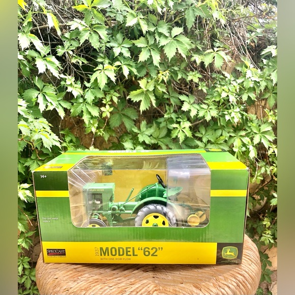 John Deere 1937 Model 62 with One Row Plow SpecCast Model - Picture 6 of 11